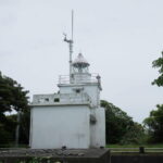 4本のロープの助けをかりながらのぼる日振島灯台、往復1時間の大冒険